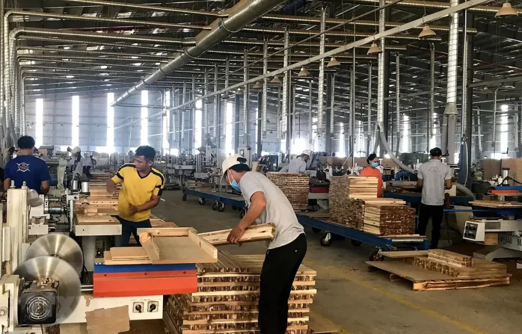 Sản xuất hàng loạt mô-đun nội thất Dây chuyền sản xuất hàng loạt mô-đun nội thất cho chuỗi cửa hàng tại xưởng